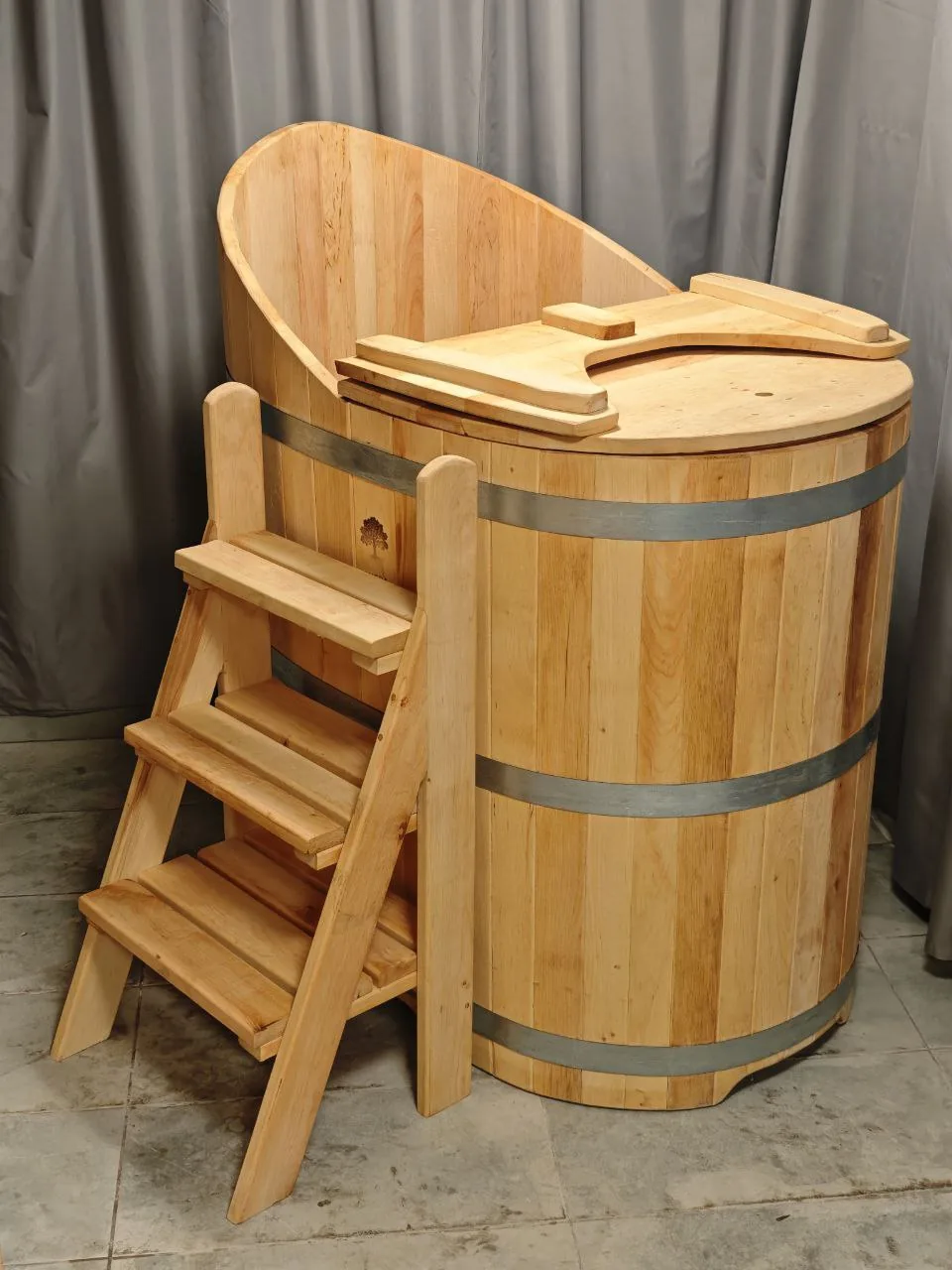 Alternative side view of the CP-2 wooden tub