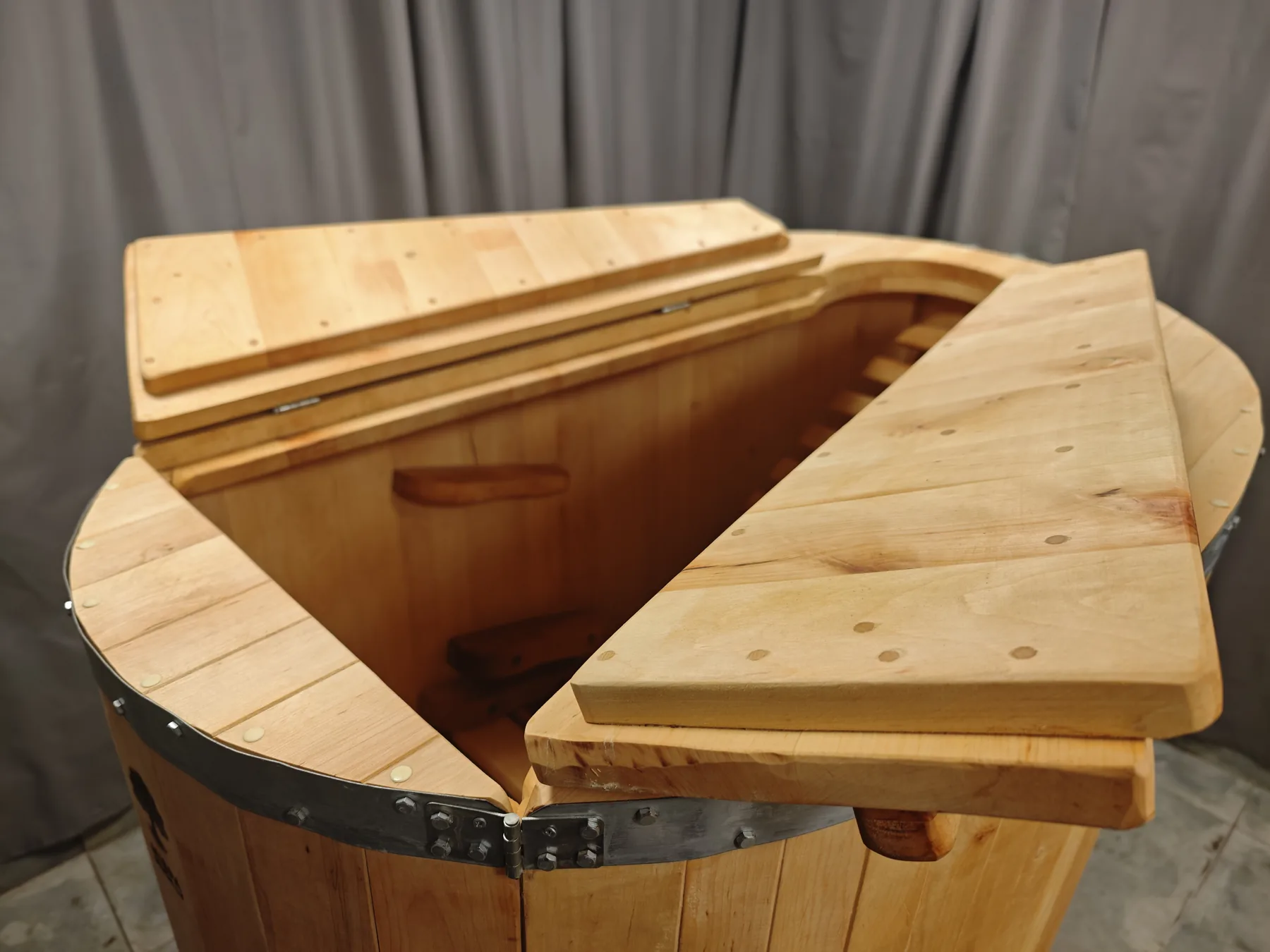 Upper lids and opening of the Grāfa Pro-1